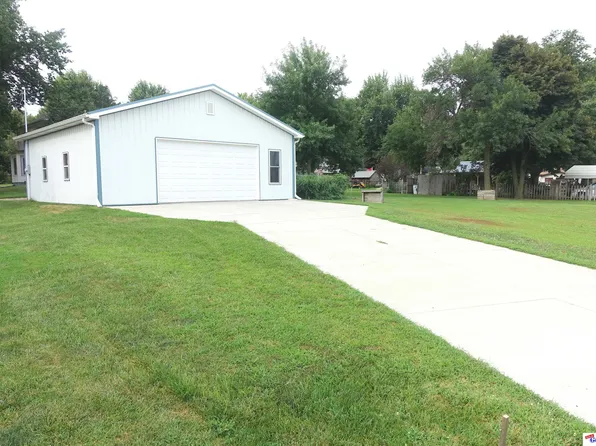 242 1st St, Morse Bluff, NE 68648