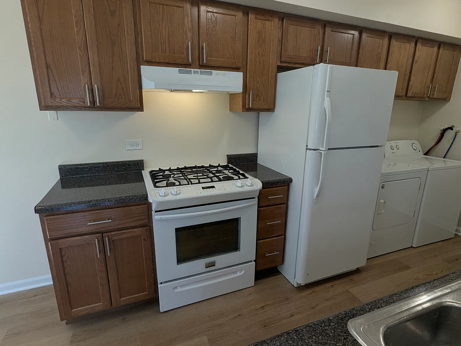 2 bed, 1000 sqft, $2,100 — Photo 4