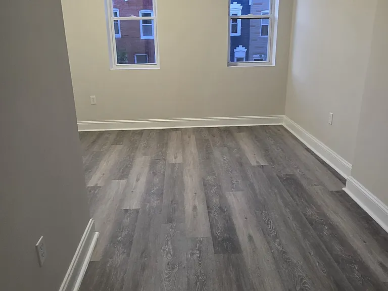 415 E 21st St — Photo 10