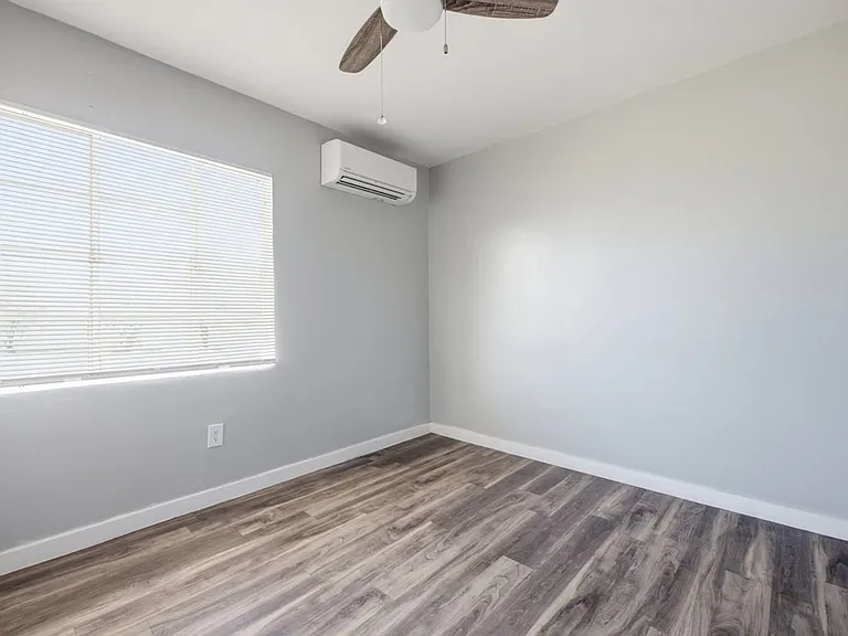2130 N Forgeus Ave #B — Photo 13