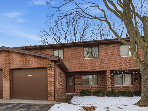 1175 Hunters Ln, Lake Zurich, IL 60047