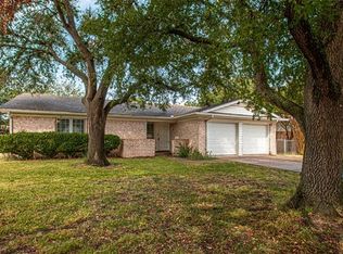 1216 Bryant St, Benbrook, TX 76126