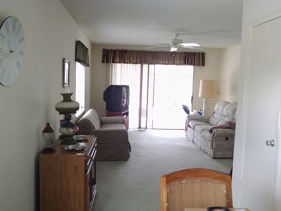 3rd image of 102 Royal Oak Dr