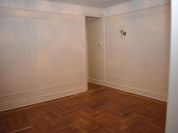 3rd image of 1100 Grant Ave APT 4