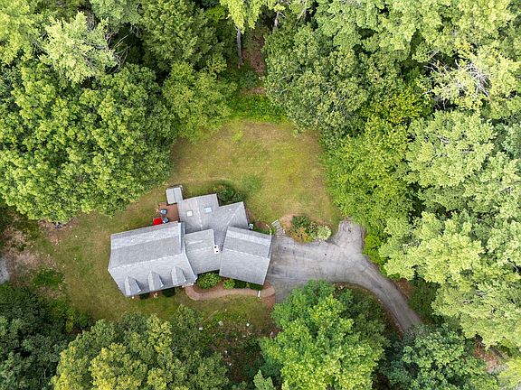 3rd image of 14 Fieldstone Drive