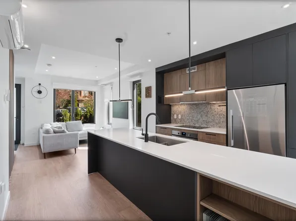606 Foster Ave #209, Coquitlam, BC V3J 2L7