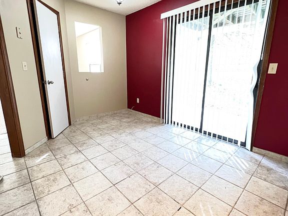 3rd image of 1023 NE Lindsay Ave APT D