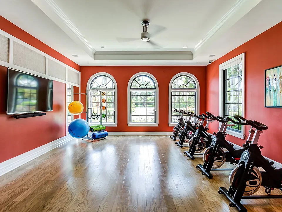 Yoga/Spinning/Aerobics Studio with Virtual Trainer