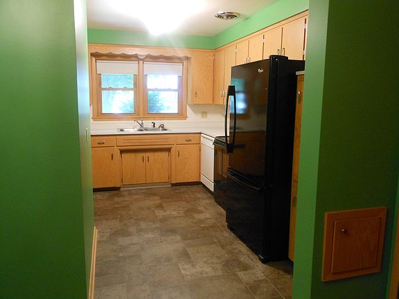 3rd image of 2401 16th Ave NW