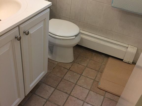 3rd image of 100 Manhasset Ave APT 2A