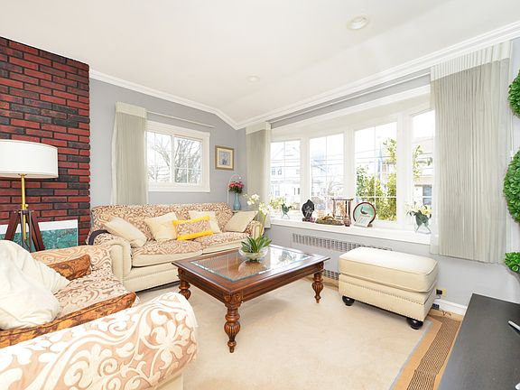 2nd image of 81 Buckingham Pl