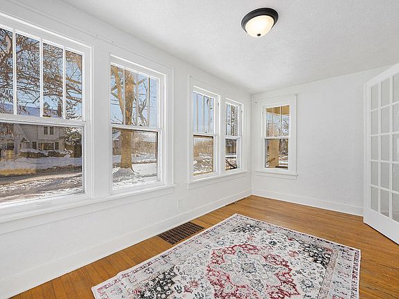 4th image of 1209 Cambridge Dr
