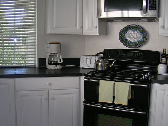 4th image of 267 SE 29th Ave