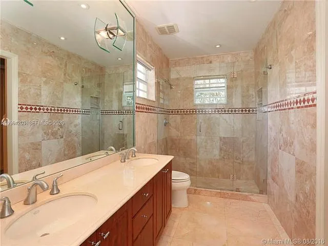 592 Fernwood Rd — Photo 13