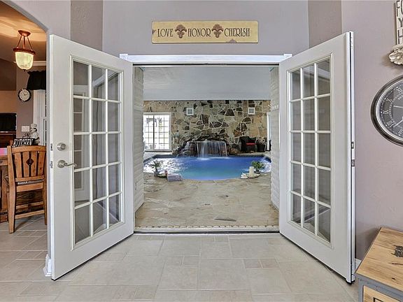 4th image of 8469 Steeplechase Cir