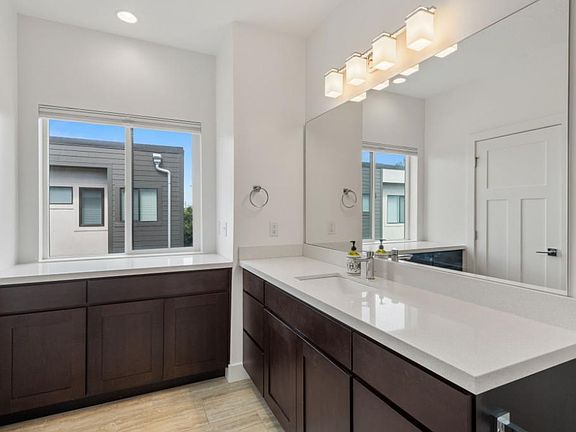 5th image of 2991 S Elgin Hill Ct