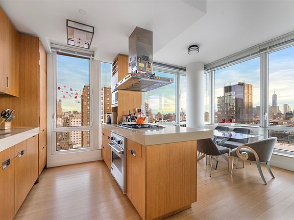 4th image of 450 W 17th St APT 1904