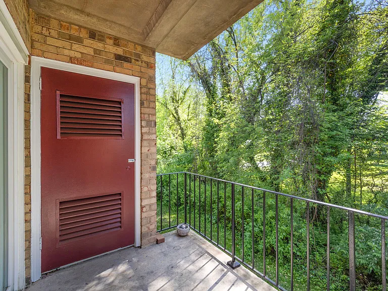 3860 Lyndhurst Dr #202 — Photo 16