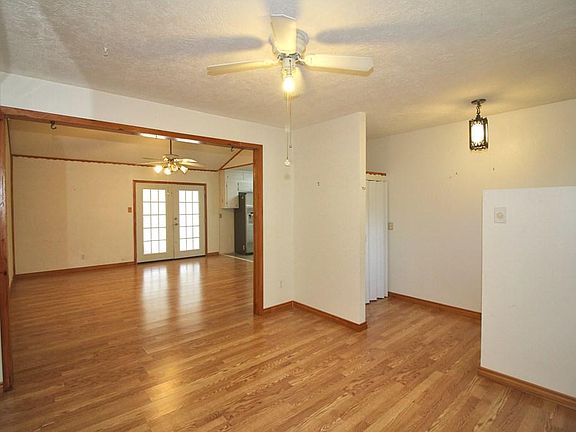 2nd image of 8620 Chateau Cir