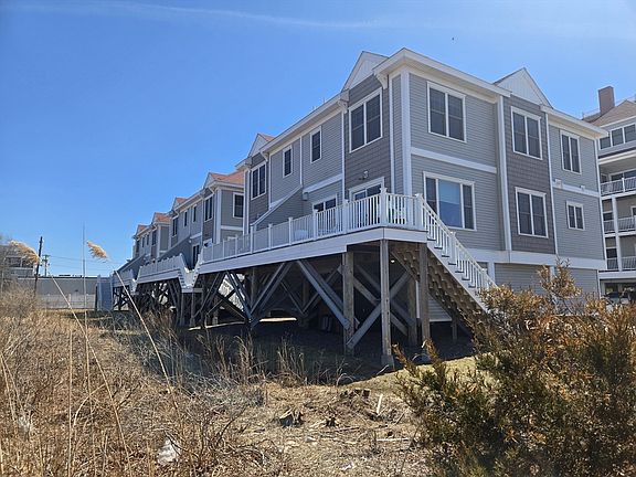 3rd image of 233 Beach Rd #B1