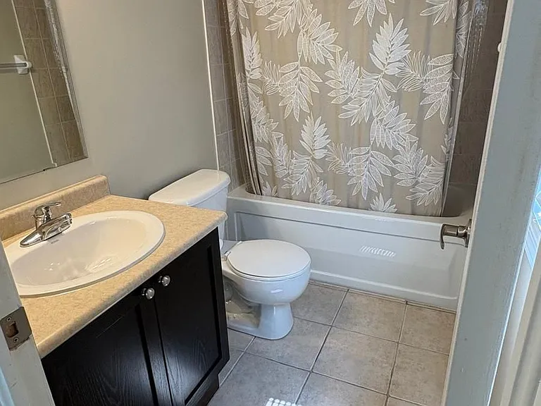 52 Dougherty Cres — Photo 12