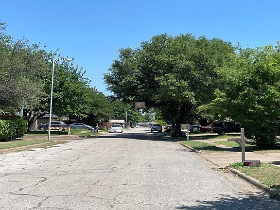 4th image of 408 Guadalupe Dr