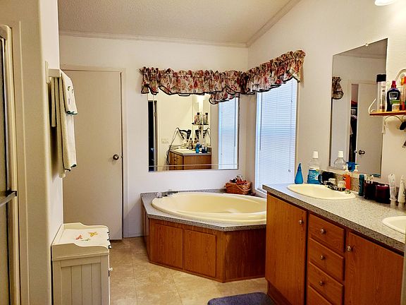 5th image of 409 Hill Dr