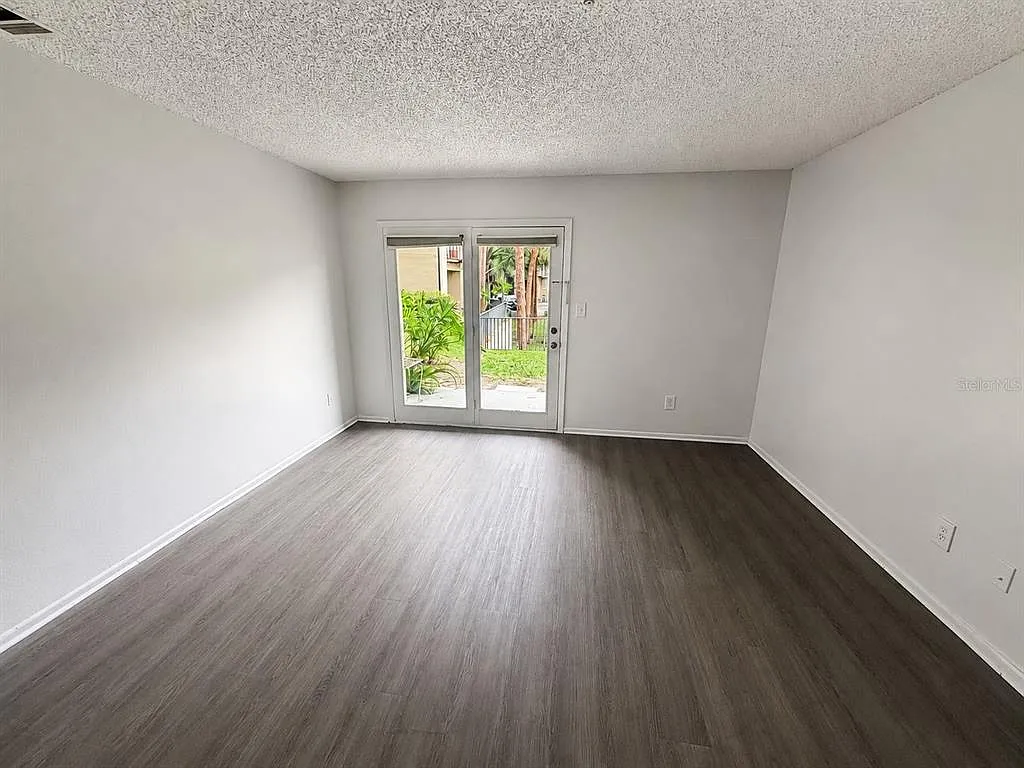 1 bed, 1.0 bath, 662 sqft, $1,300 — Photo 2