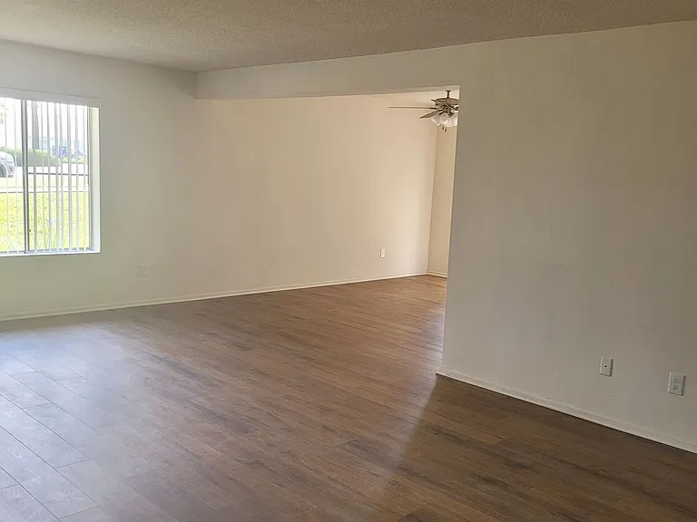 100 - Kimberly Apartments — Photo 18