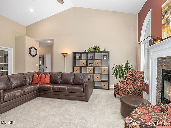 5th image of 1070 Thornwyk Dr NW