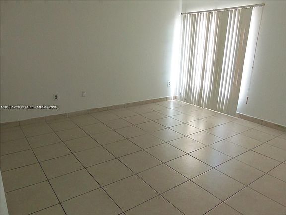 3rd image of 4156 Inverrary Dr APT 105