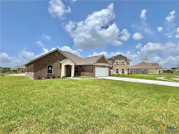 107 Golden Way, Port Lavaca, TX 77979