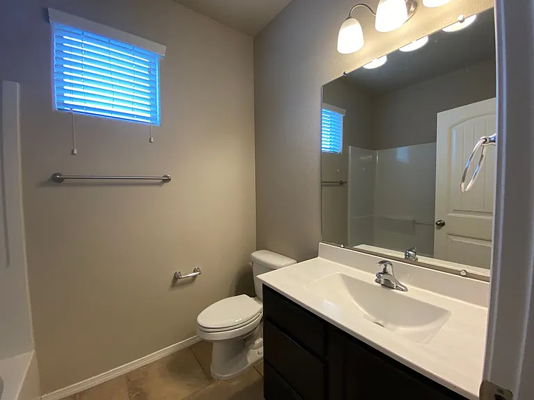 7000 Napoleon Rd NE — Photo 8