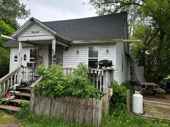 2786 Barth Rd, Kimball, MI 48074