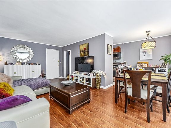 3rd image of 2928 W 5th St APT 2E