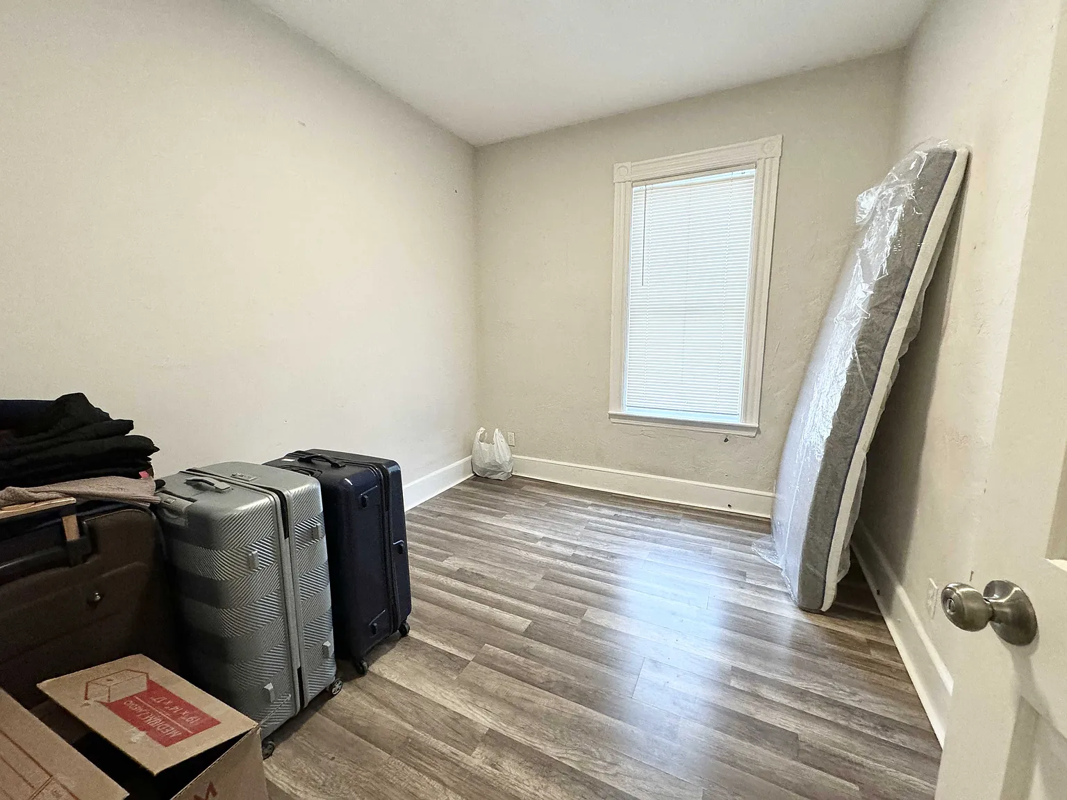4 bed, $4,000 — Photo 4
