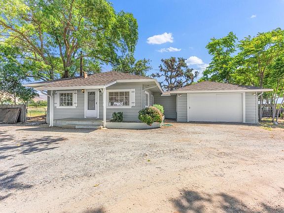 3rd image of 584 Monterey Hl