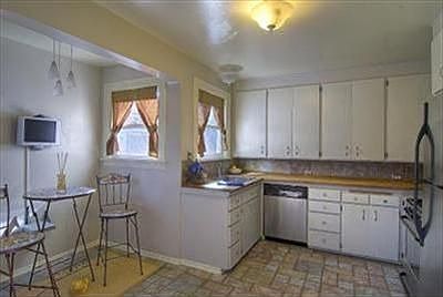 All stainless applicances.  Flat screen TV in eating nook stays with home!