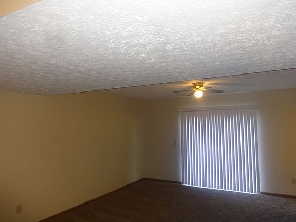 3rd image of 3843 Eastrise Dr