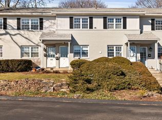 245 Unquowa Rd APT 114, Fairfield, CT 06824