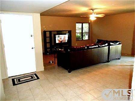 3rd image of 3109 Queens Way