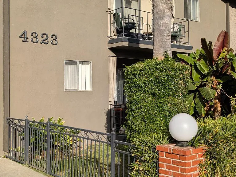 4323 Ventura Canyon Ave — Photo 2