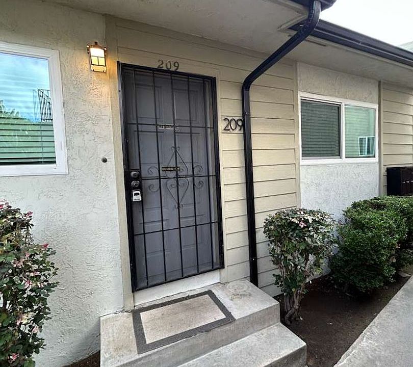 1st image of 209-217 C Ave #209