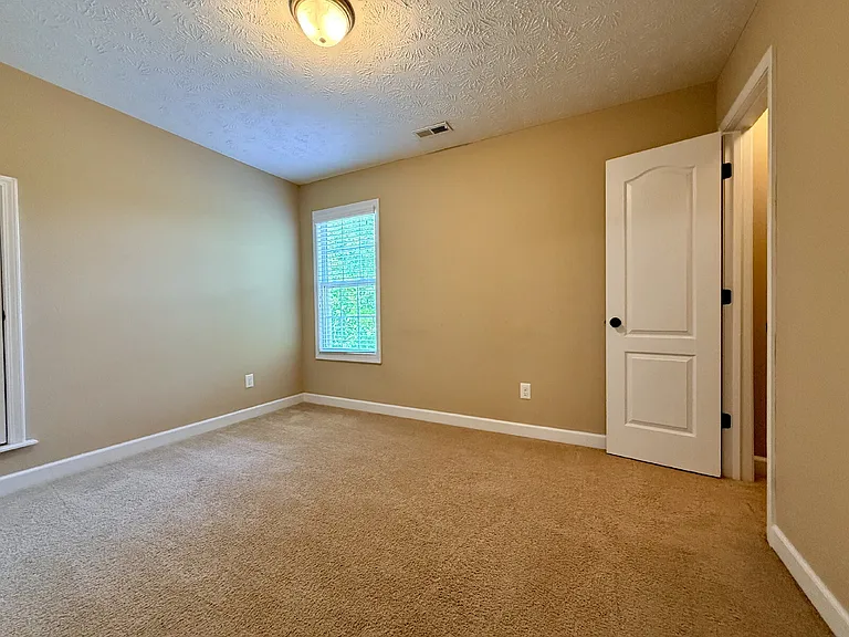 422 Jamestown Ave — Photo 12