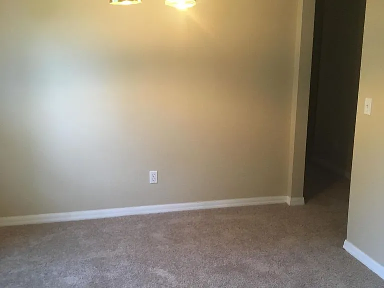 154 Bamboo Ave SE — Photo 2