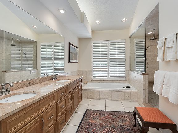 2nd image of 237 Plantation Cir S