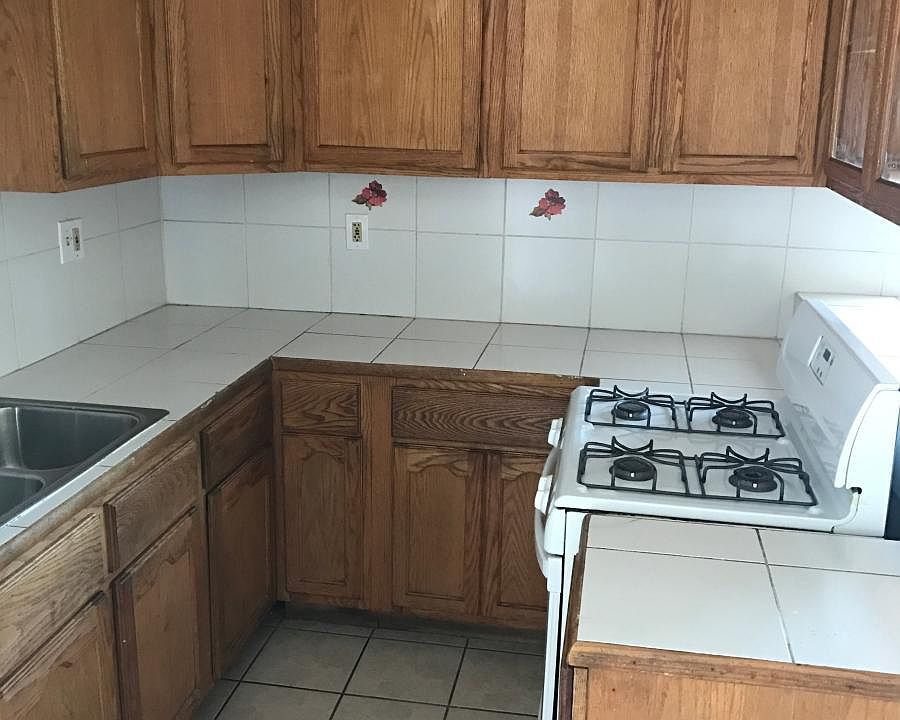1st image of 425 E 51st St #A
