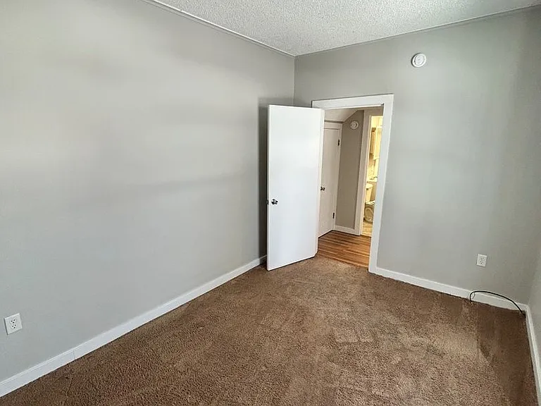 90 E Mark St — Photo 8
