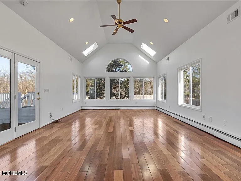 257 Ford Rd — Photo 9