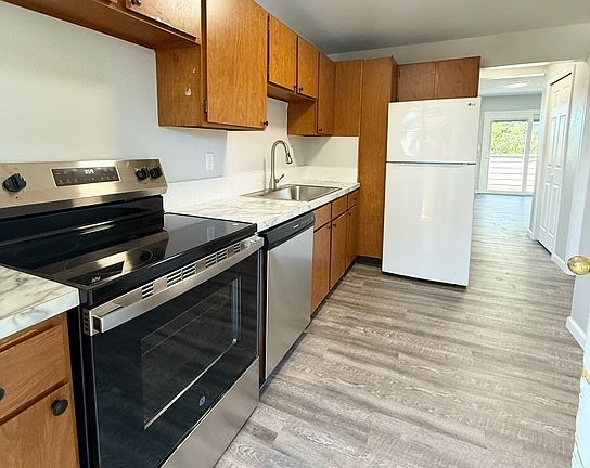 3rd image of 637 Pleasant Ave #11301513